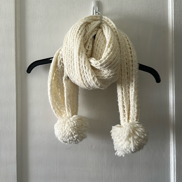 Abercrombie & Fitch Wool Blend Crochet Pompom Scarf - Picture 1 of 5